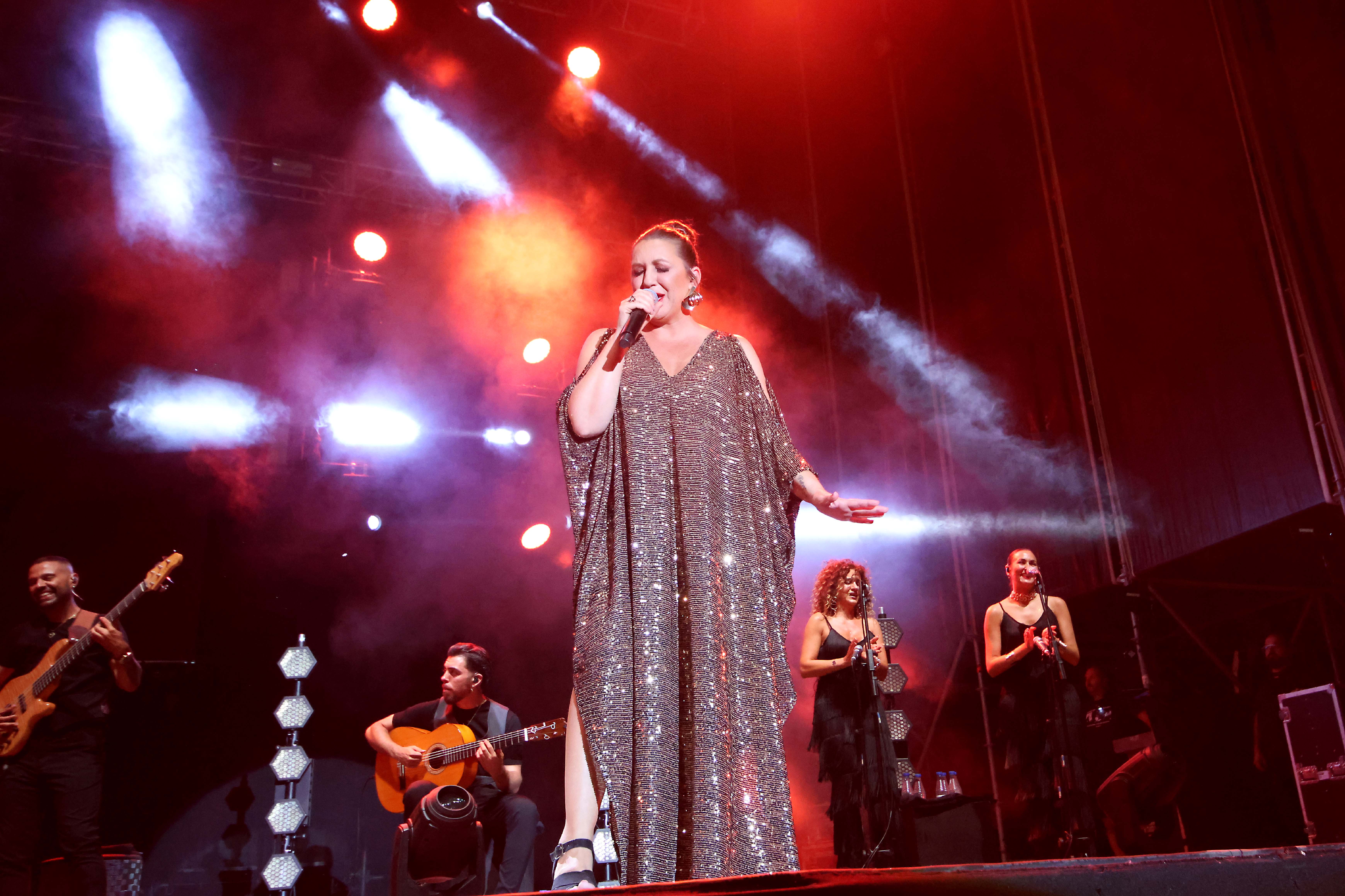 Niña Pastori llevó la ‘alegría’ a Alcazaba Festival