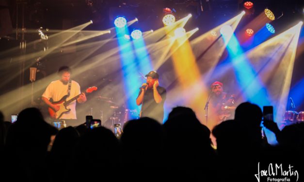 Javi Medina conquista la Sala B del CAEM con su “Gato Negro Tour”